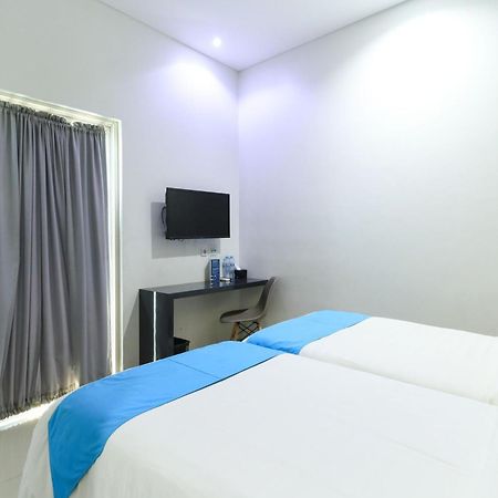 Hotel Berlian International Surabaya Exterior foto