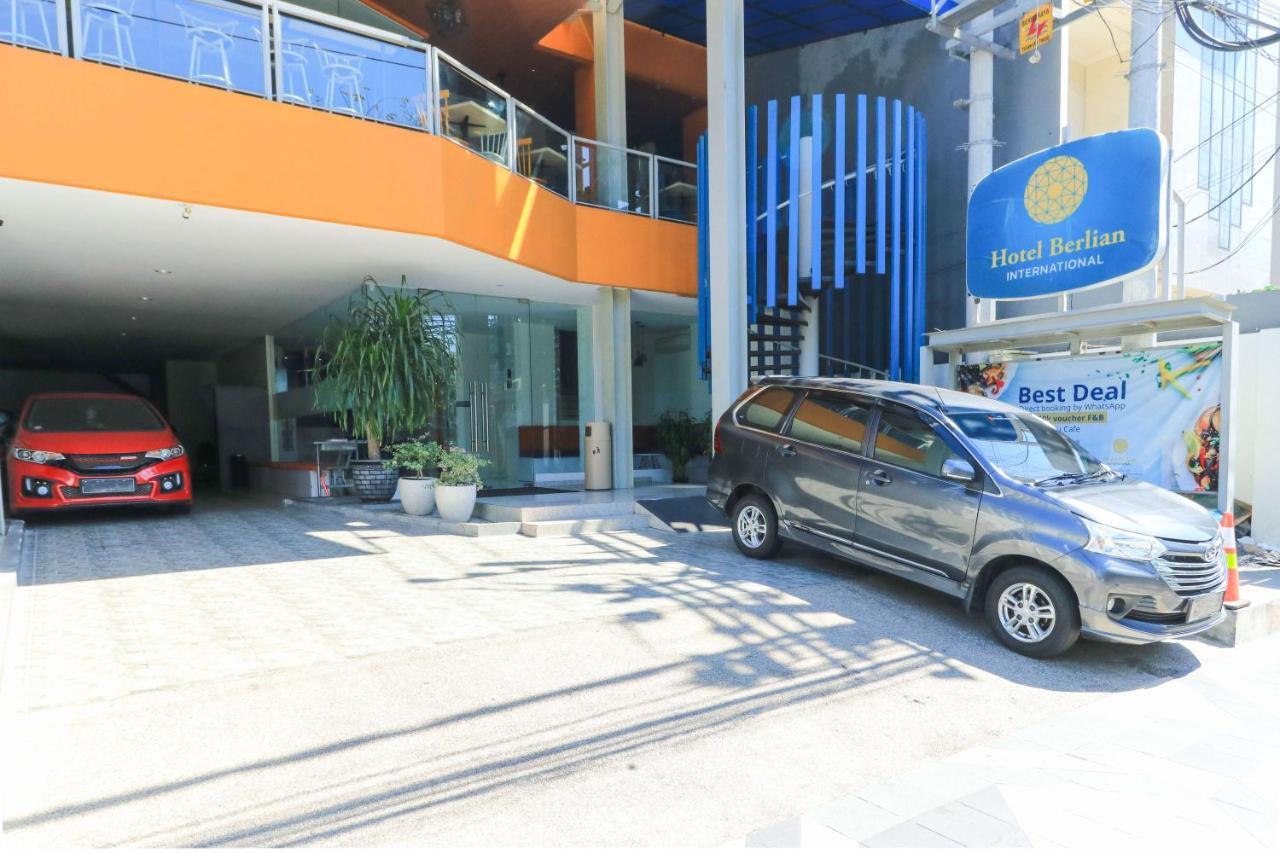 Hotel Berlian International Surabaya Exterior foto