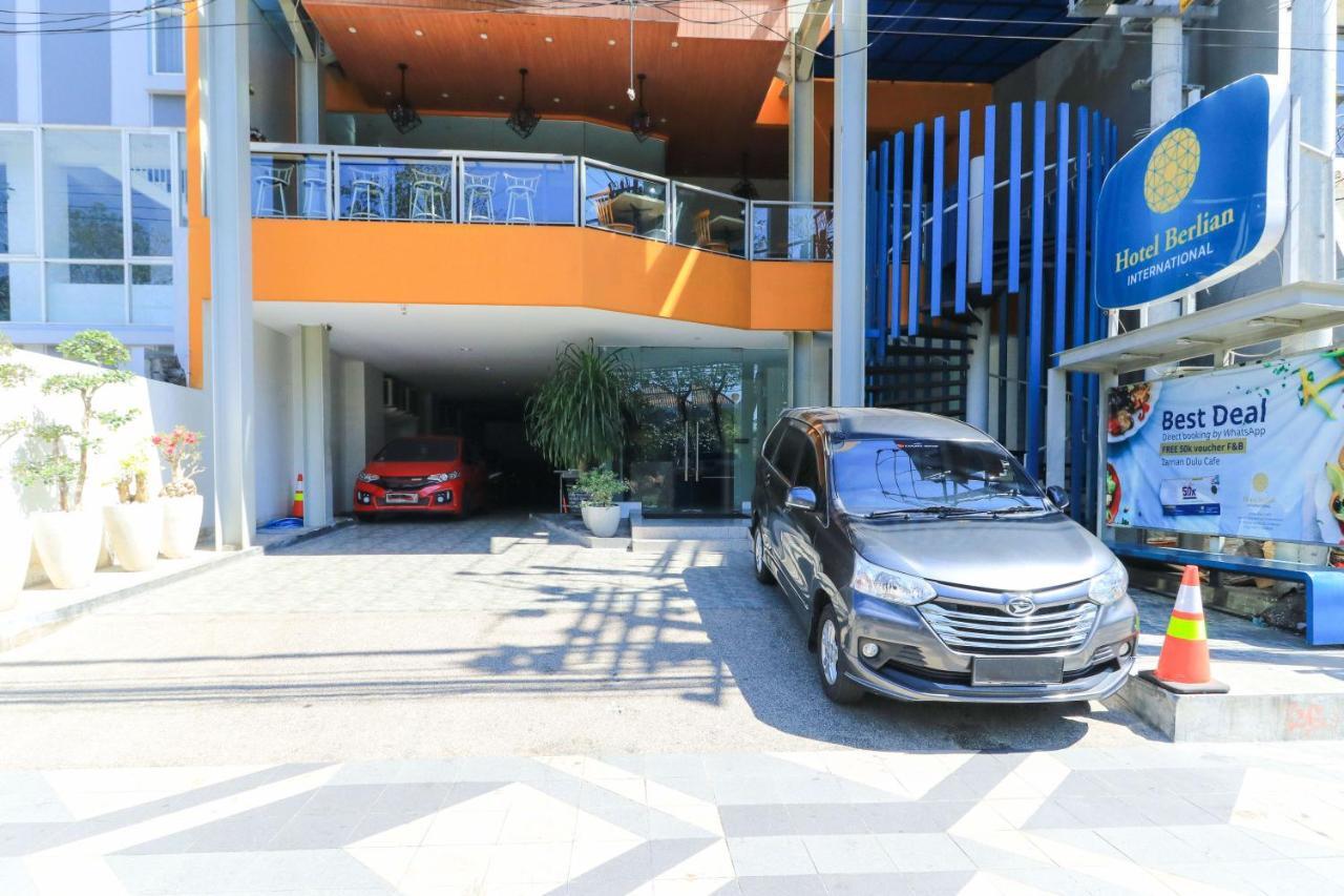 Hotel Berlian International Surabaya Exterior foto
