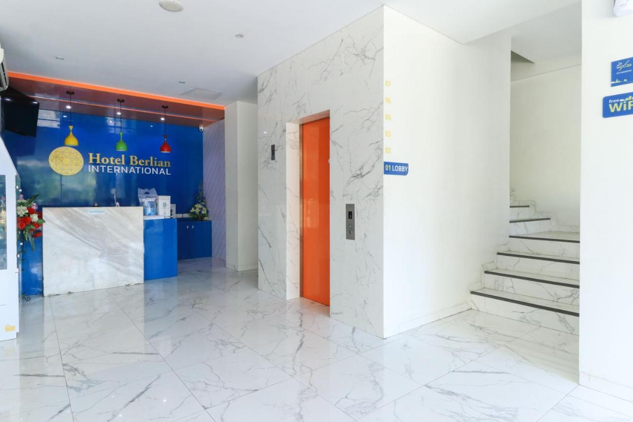Hotel Berlian International Surabaya Exterior foto
