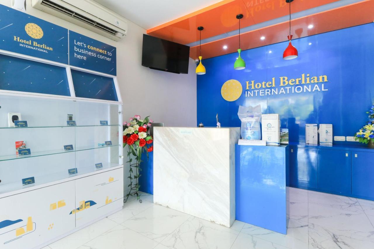 Hotel Berlian International Surabaya Exterior foto