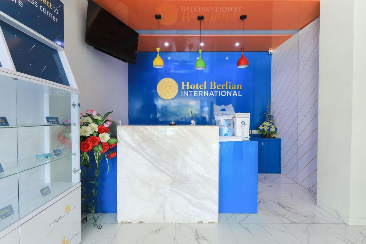 Hotel Berlian International Surabaya Exterior foto